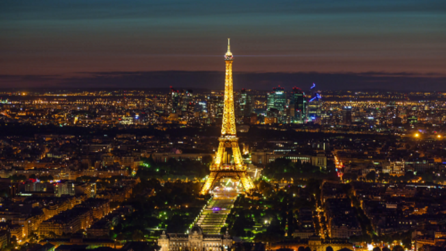 Paris được mệnh danh là thành phố ánh sáng của Pháp